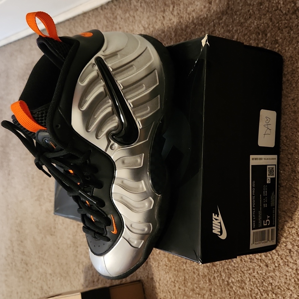 Sneakers